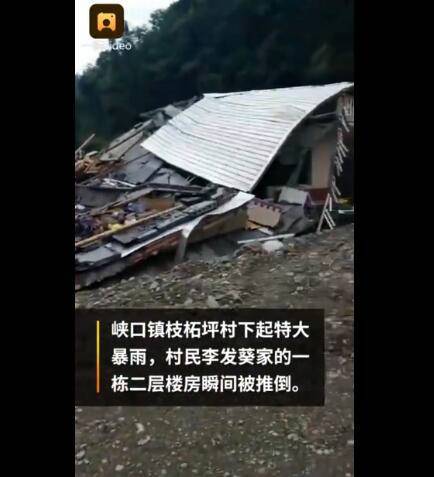 湖北村民50萬建的新房被洪水沖倒，一家人居無定所(圖2)