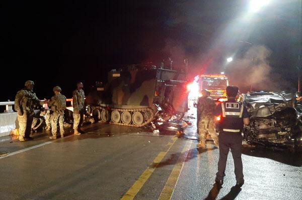 突發！美軍裝甲車與韓國私家車相撞：4名平民死亡（圖）